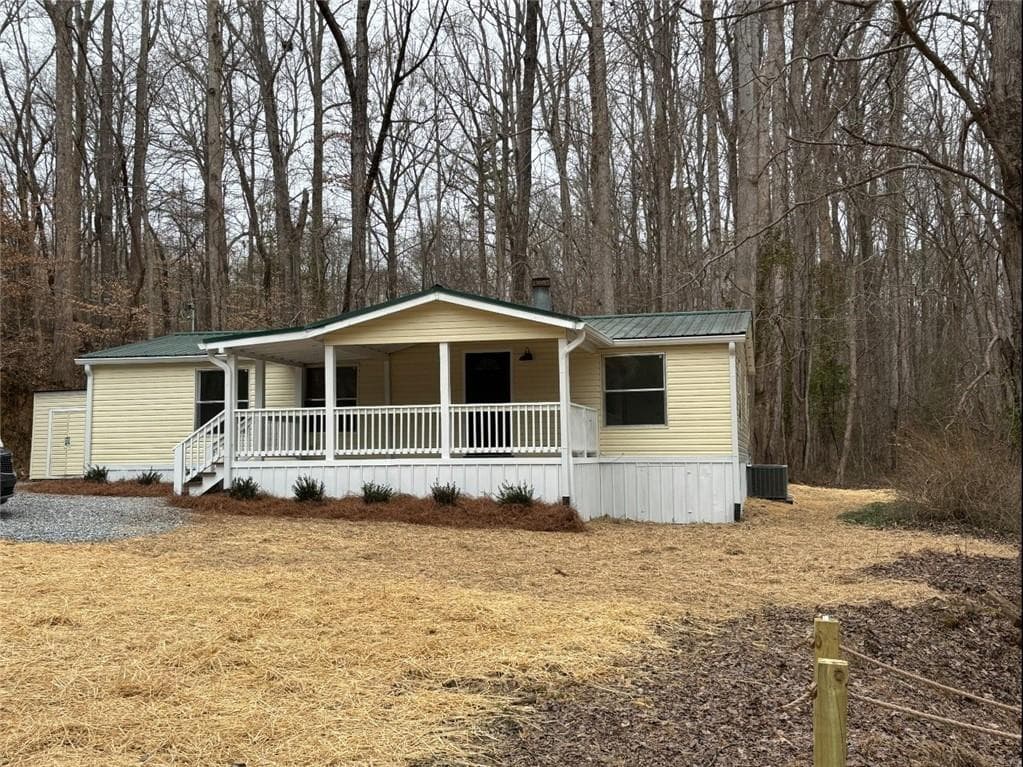 3 bedroom, 2 bathroom single family residence sold at 1889 Thompson Road, Dawsonville, GA 30534