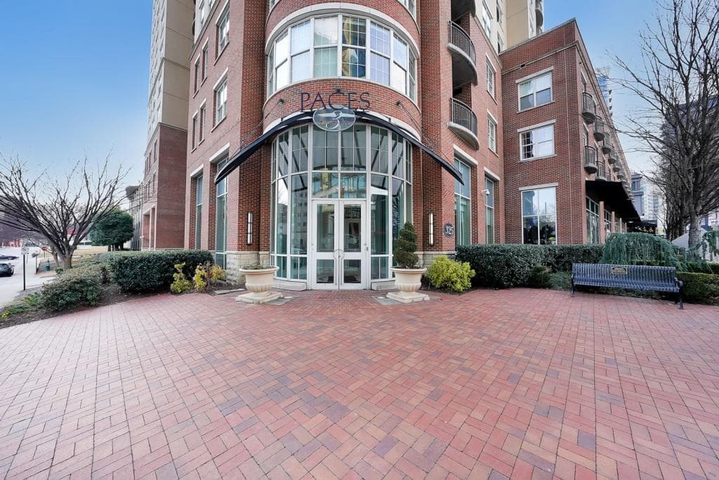 1 bedroom, 1 bathroom condominium sold at 325 E Paces Ferry Road 1710, Atlanta, GA 30305