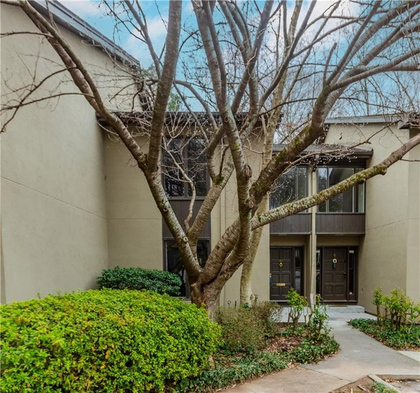 3 bedroom, 4 bathroom condominium sold at 20 Ivy Ridge, Atlanta, GA 30342
