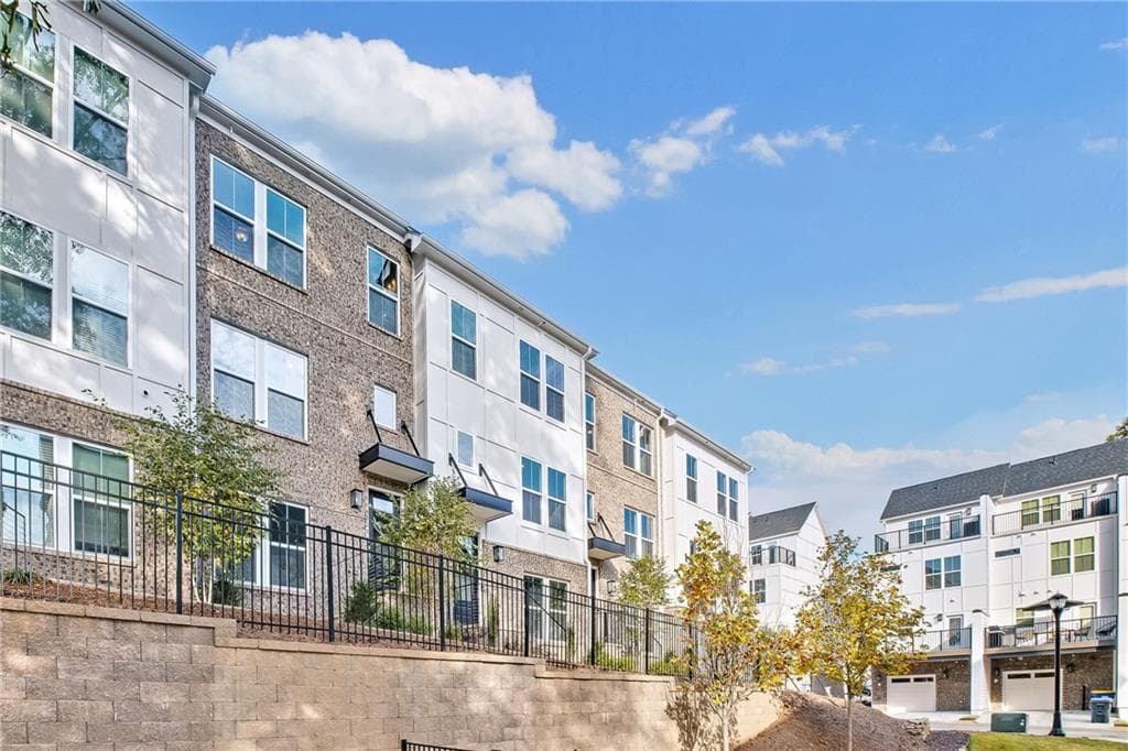 3 bedroom, 5 bathroom, 2,033 sq ft townhouse sold at 1921 Rogers Court, Atlanta, GA 30318
