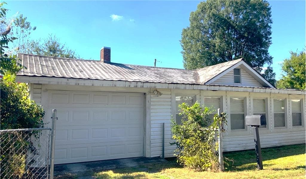 3 bedroom, 2 bathroom single family residence sold at 20 Short North Wall Street, Calhoun, GA 30701