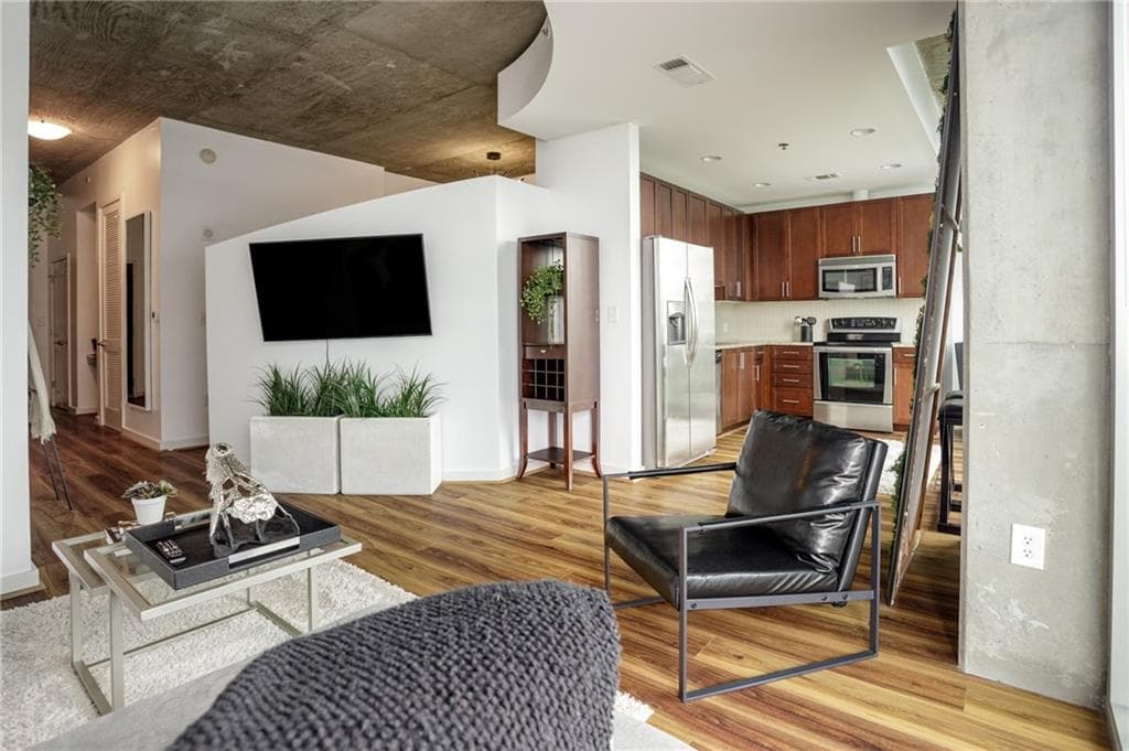 1 bedroom, 1 bathroom, 748 sq ft condominium sold at 855 NE Peachtree Street 1412, Atlanta, GA 30308