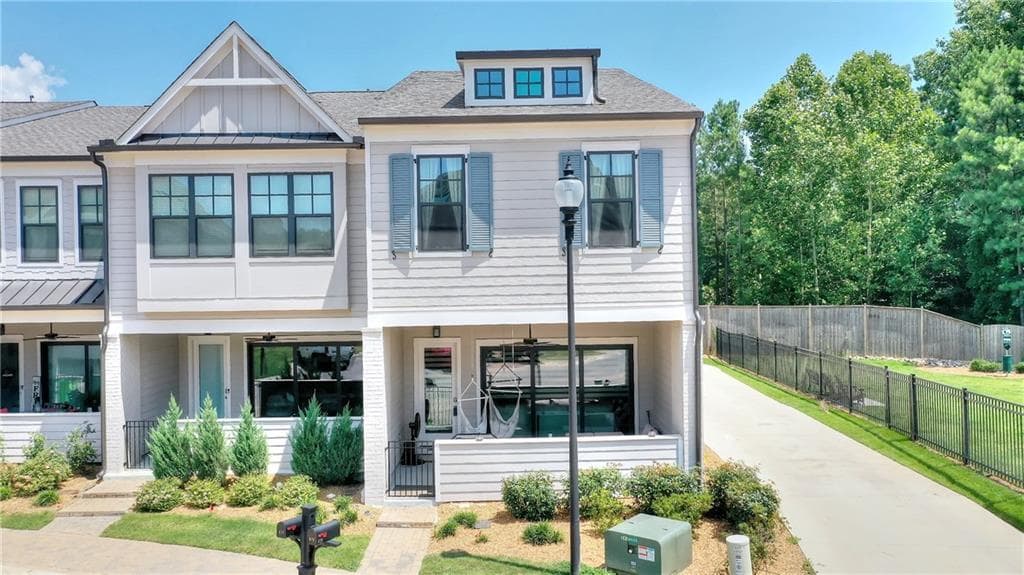 3 bedroom, 3 bathroom townhouse sold at 679 Stickley Oak Way, Woodstock, GA 30189
