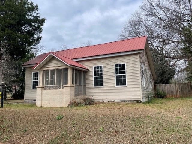 2 bedroom, 1 bathroom single family residence sold at 651 E Broad Street, Richland, GA 31825