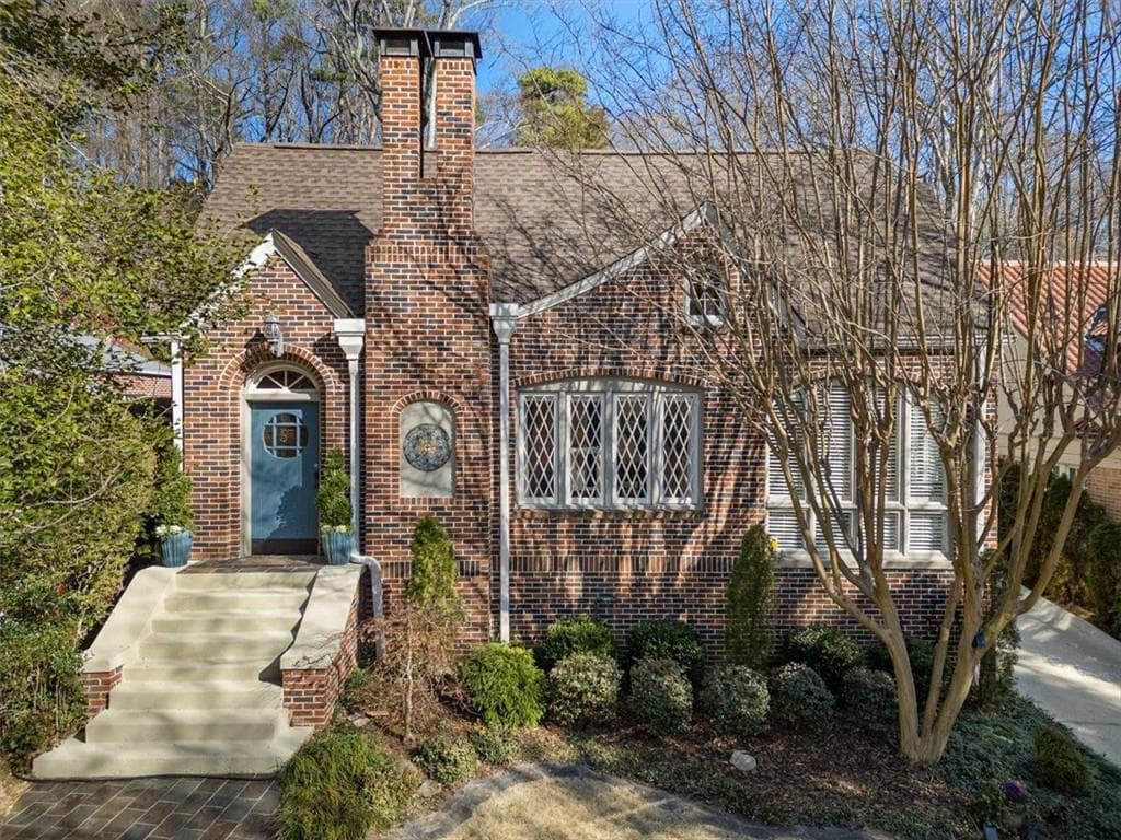4 bedroom, 3 bathroom single family residence sold at 549 Lakeshore Drive, Atlanta, GA 30307