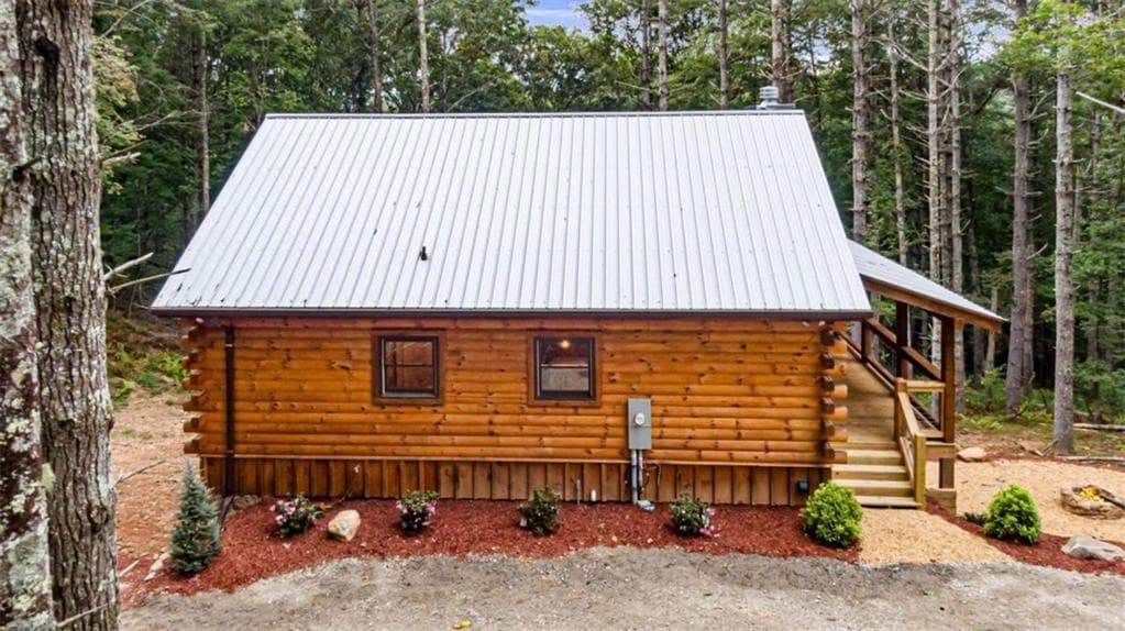 3 bedroom, 4 bathroom single family residence sold at 110 Pigeon Creek Road, Blue Ridge, GA 30513