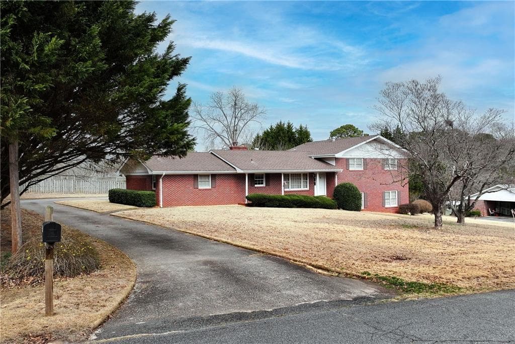 3 bedroom, 3 bathroom single family residence sold at 147 Ridgeway Street, Winder, GA 30680