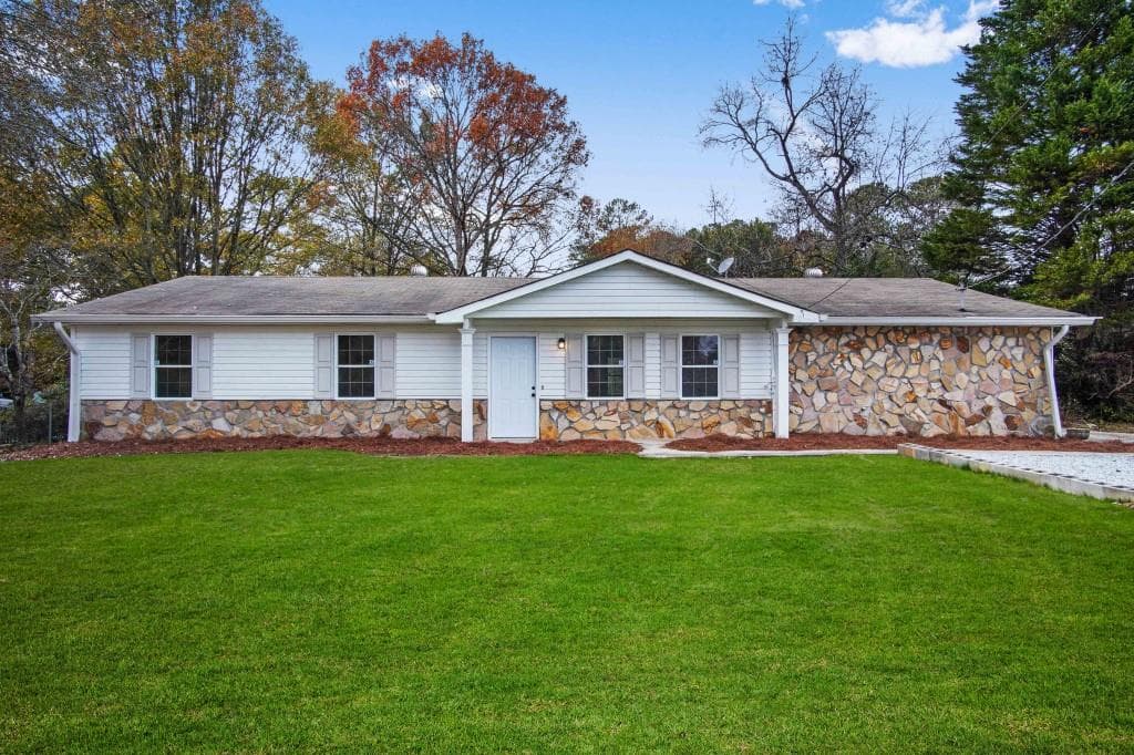 3 bedroom, 2 bathroom single family residence sold at 2897 Centerville Highway, Snellville, GA 30078