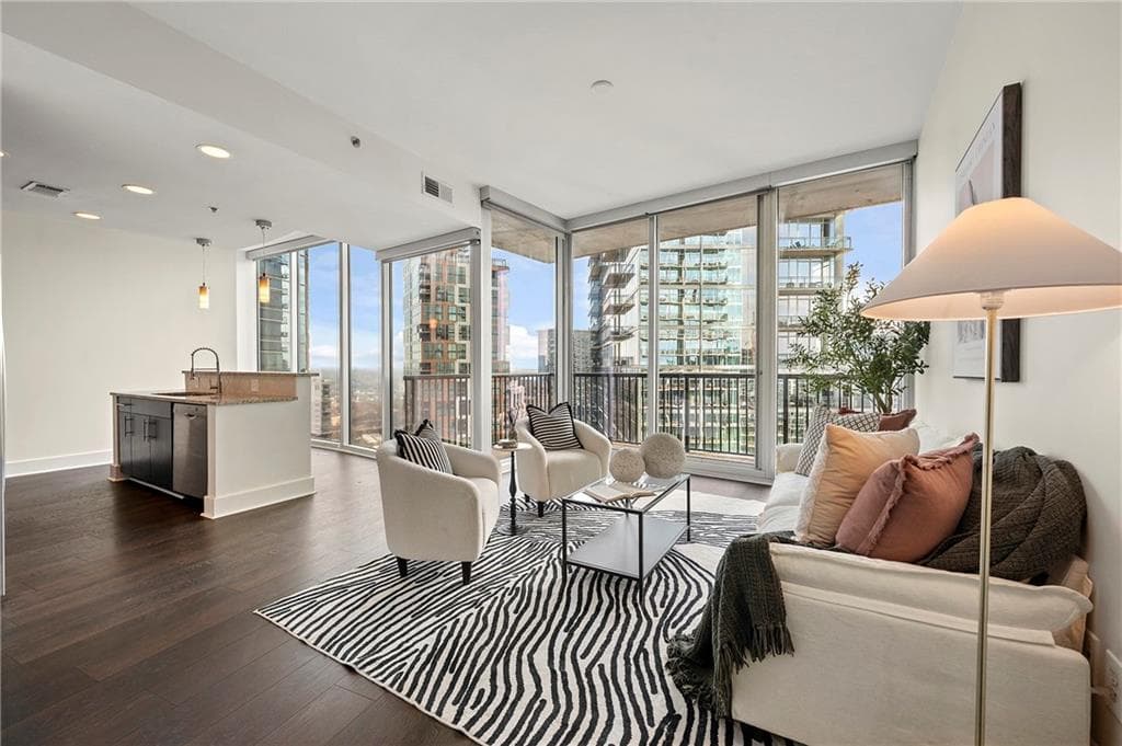 1 bedroom, 1 bathroom condominium sold at 1080 Peachtree Street 2207, Atlanta, GA 30309