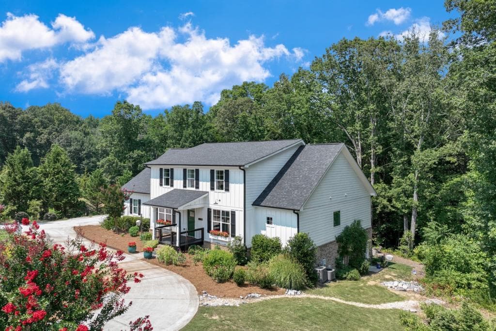 4 bedroom, 4 bathroom single family residence sold at 1881 Holman Road, Hoschton, GA 30548