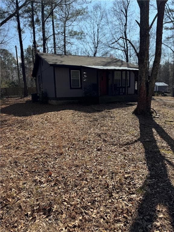 2 bedroom, 1 bathroom single family residence sold at 381 Grove Level Road, Commerce, GA 30529
