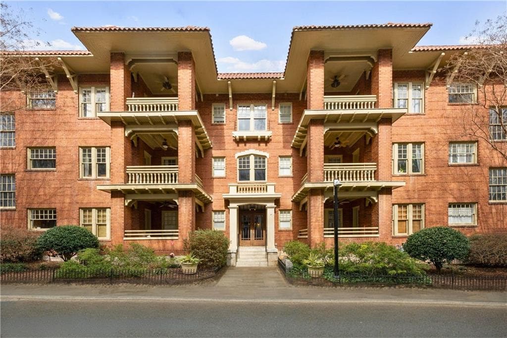 1 bedroom, 1 bathroom condominium sold at 266 11th Street 103, Atlanta, GA 30309