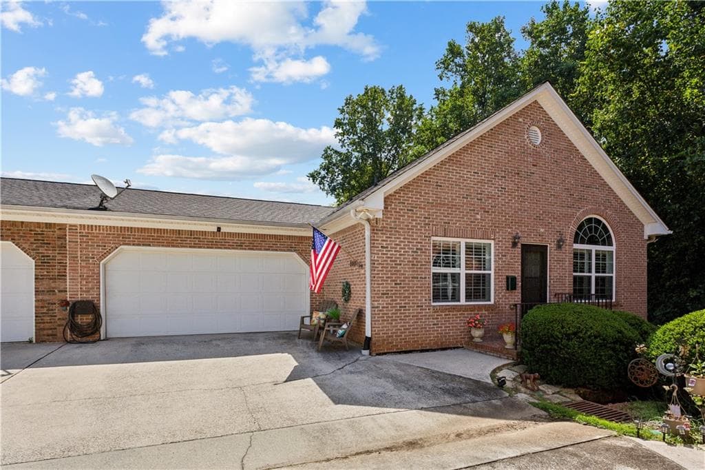 3321 Raes Creek Road 11, Marietta, GA 30008 — most recent listing photo