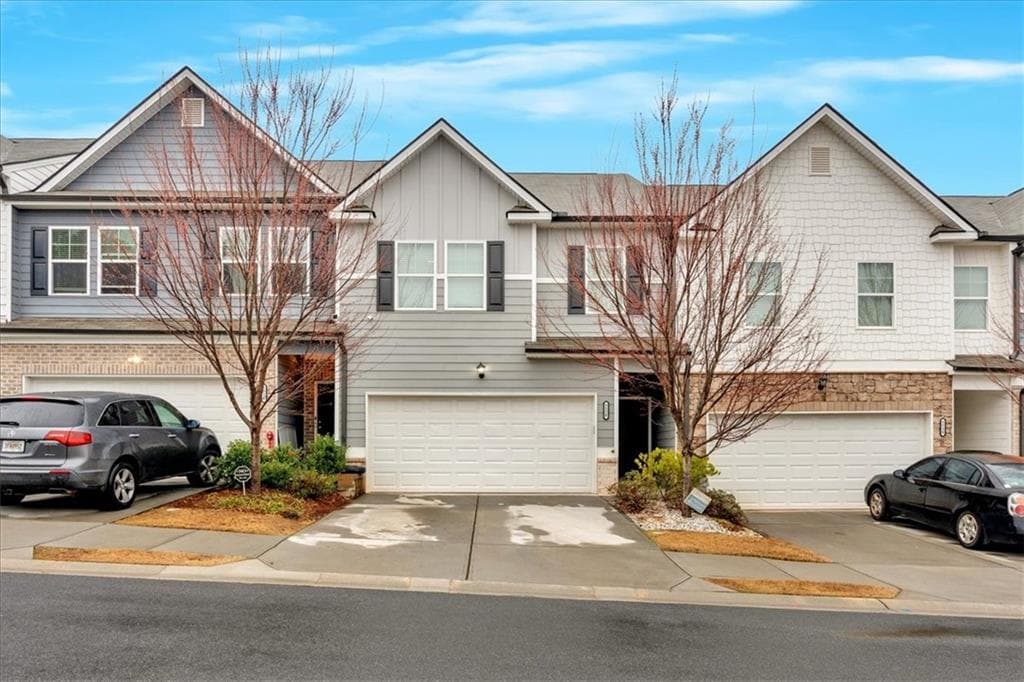 3 bedroom, 3 bathroom townhouse sold at 5528 Donerail Street, Lithonia, GA 30058
