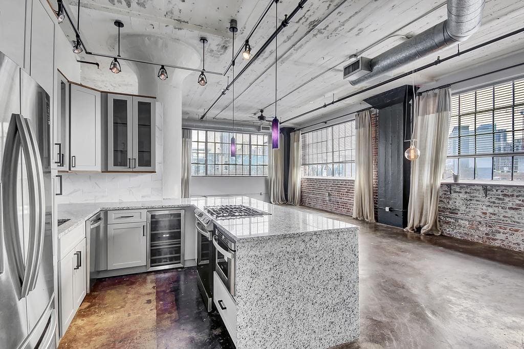 1 bedroom, 1 bathroom, 1,512 sq ft condominium sold at 426 Marietta Street 202, Atlanta, GA 30313
