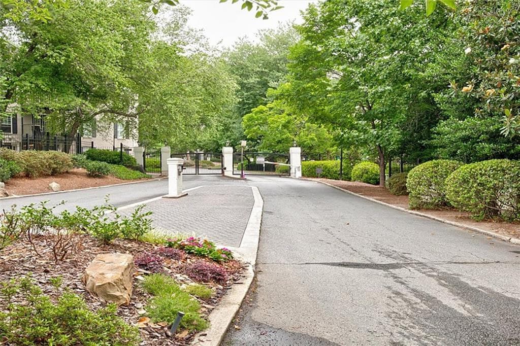 3 bedroom, 3 bathroom, 1,452 sq ft condominium sold at 3687 Essex Avenue 17, Atlanta, GA 30339