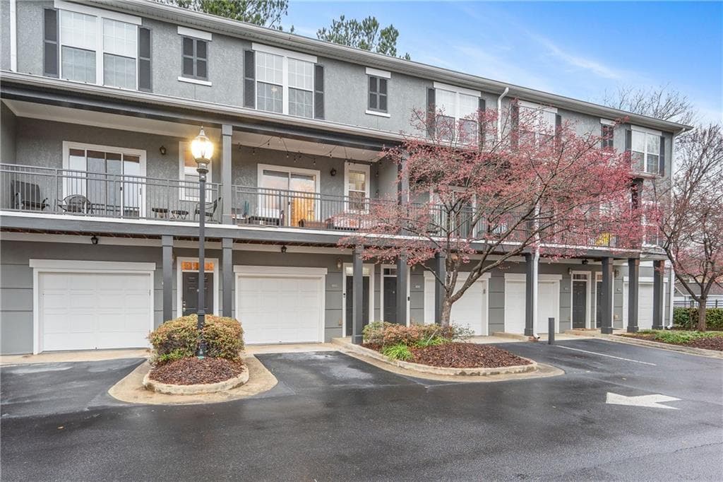 3 bedroom, 4 bathroom, 1,636 sq ft condominium sold at 100 Brickworks Circle 104, Atlanta, GA 30307
