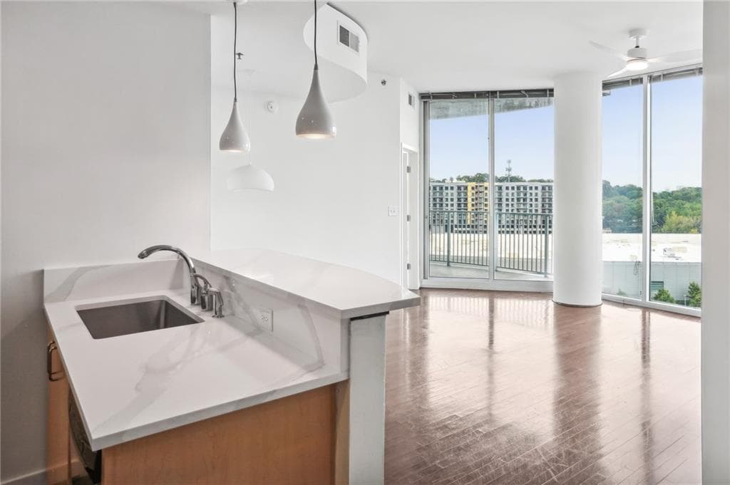 2 bedroom, 2 bathroom condominium sold at 361 17th Street 922, Atlanta, GA 30363