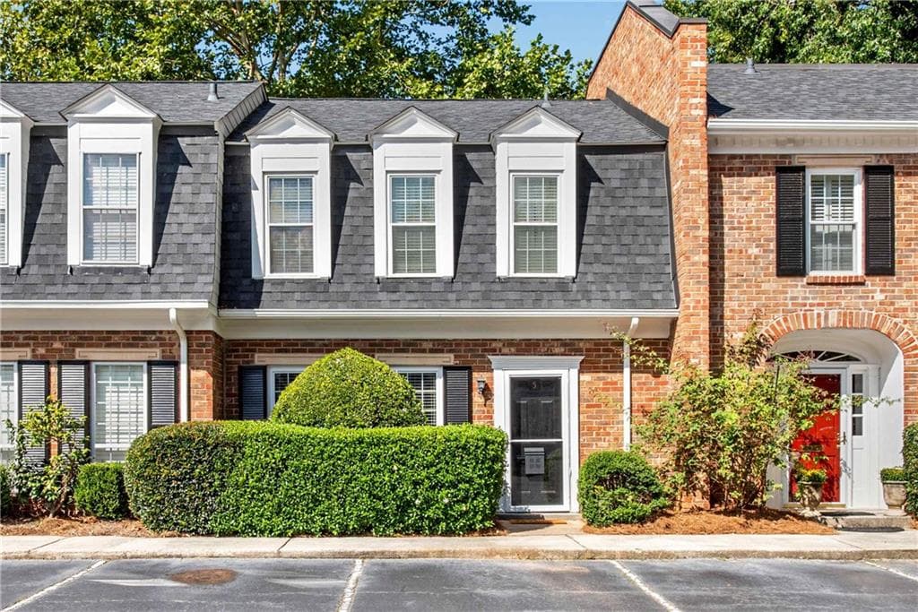 2 bedroom, 3 bathroom townhouse sold at 5 Spring Green Place, Atlanta, GA 30318