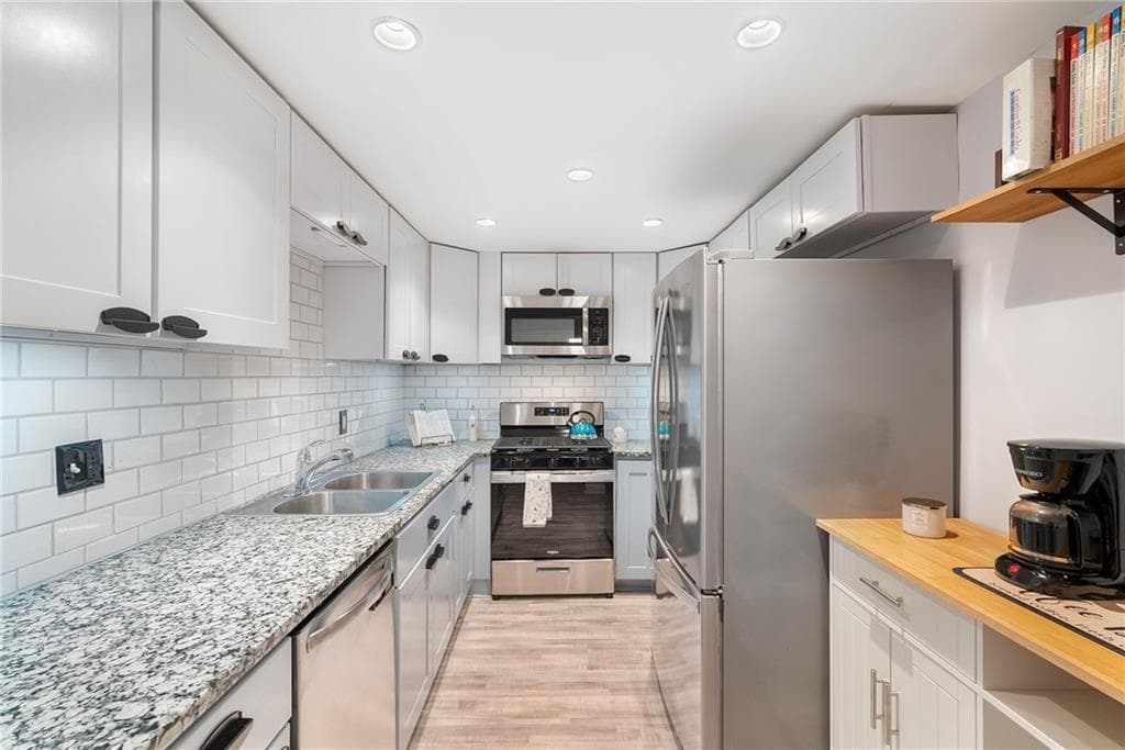 3 bedroom, 2 bathroom condominium sold at 6851 Roswell Road M12, Sandy Springs, GA 30328