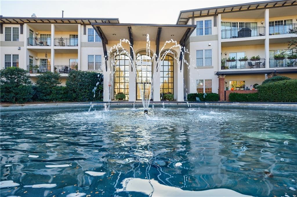 3 bedroom, 3 bathroom condominium sold at 3101 Howell Mill Road 327, Atlanta, GA 30327