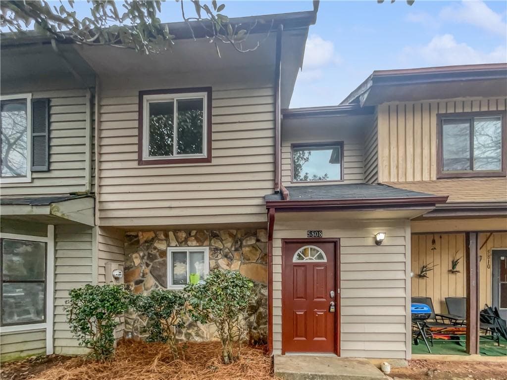 2 bedroom, 3 bathroom townhouse sold at 5808 Trent Walk Drive, Lithonia, GA 30038