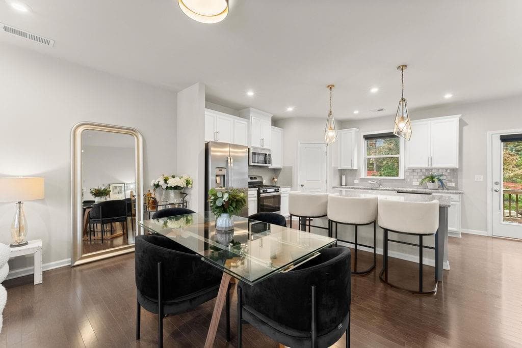3 bedroom, 4 bathroom townhouse sold at 2452 Coosa Valley, Atlanta, GA 30339