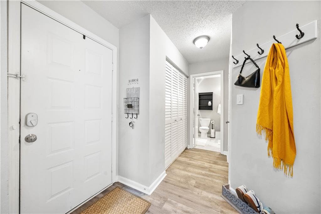 1 bedroom, 1 bathroom, 696 sq ft condominium sold at 3655 Habersham Road B129, Atlanta, GA 30305