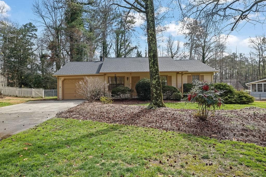 3 bedroom, 2 bathroom single family residence sold at 921 Forest Park Lane, Suwanee, GA 30024