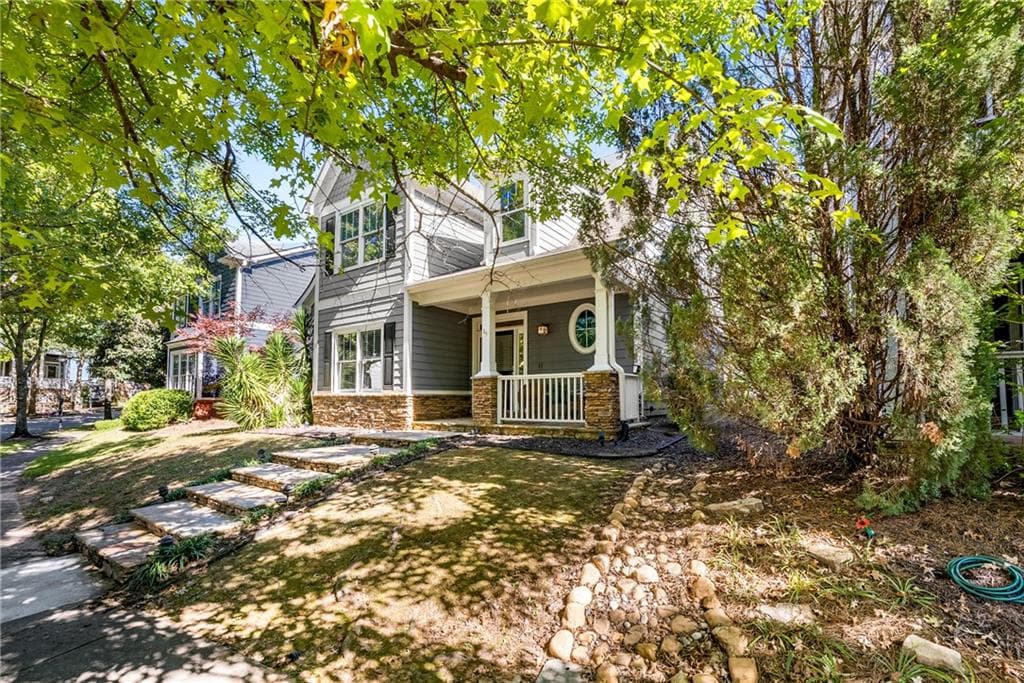 3 bedroom, 3 bathroom single family residence sold at 1693 Carr Circle, Atlanta, GA 30318