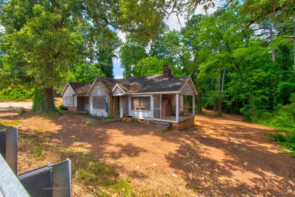 2 bedroom, 1 bathroom, 1,309 sq ft single family residence for sale at 1491 S Hairston Road, Stone Mountain, GA 30088 — photo 5