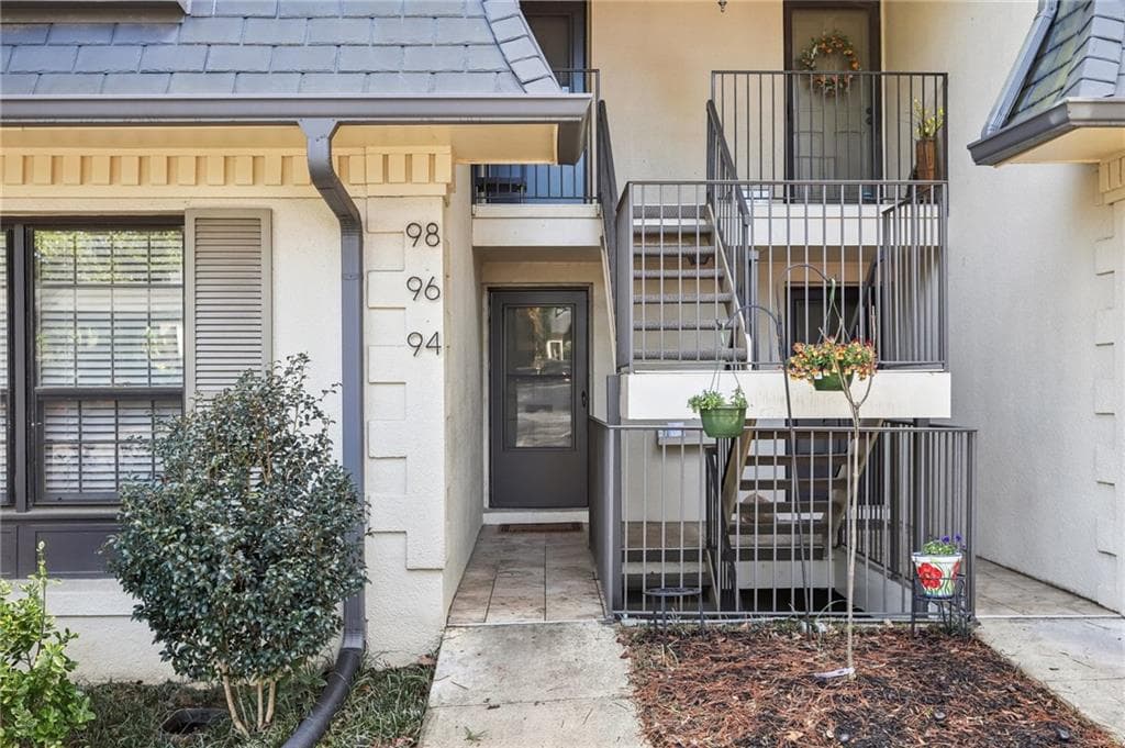 1 bedroom, 1 bathroom condominium sold at 96 Adrian Place 96, Atlanta, GA 30327