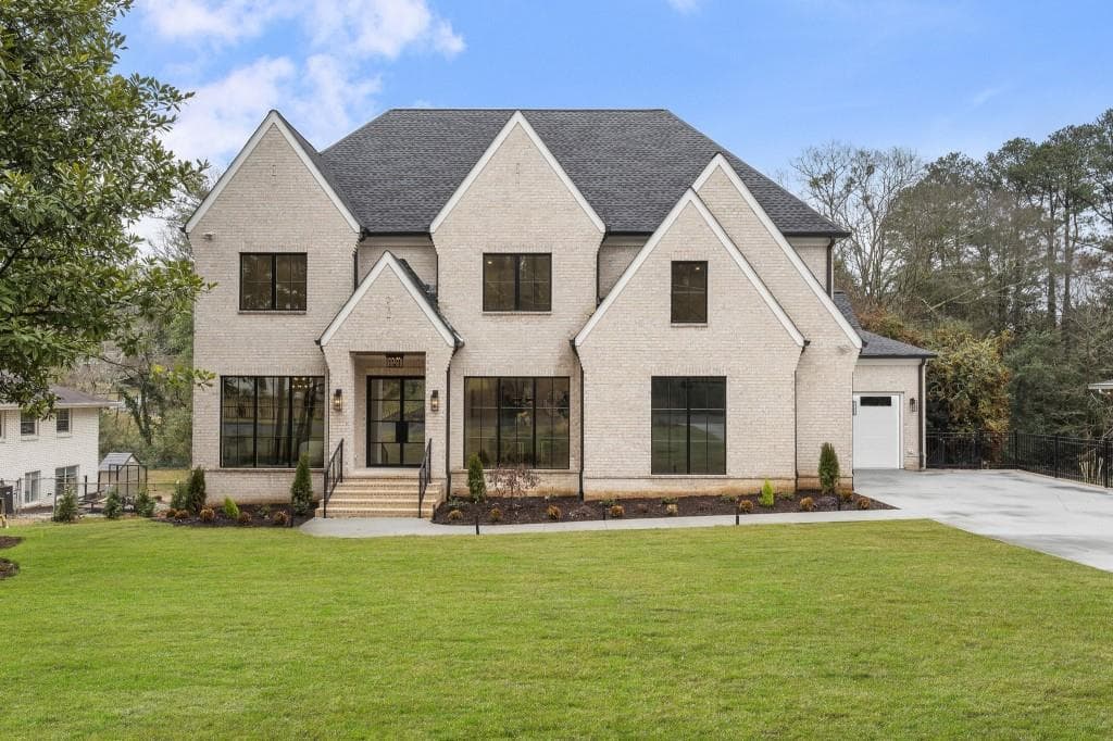 5 bedroom, 5 bathroom single family residence sold at 4895 Lansbury Drive, Atlanta, GA 30342