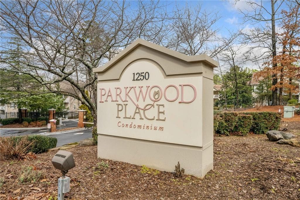 1 bedroom, 1 bathroom condominium sold at 1250 Parkwood Circle 1216, Atlanta, GA 30339