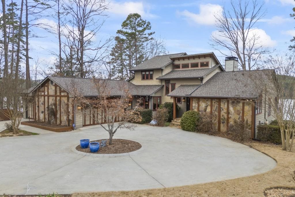 4 bedroom, 4 bathroom single family residence sold at 407 Currahee Point, Toccoa, GA 30577