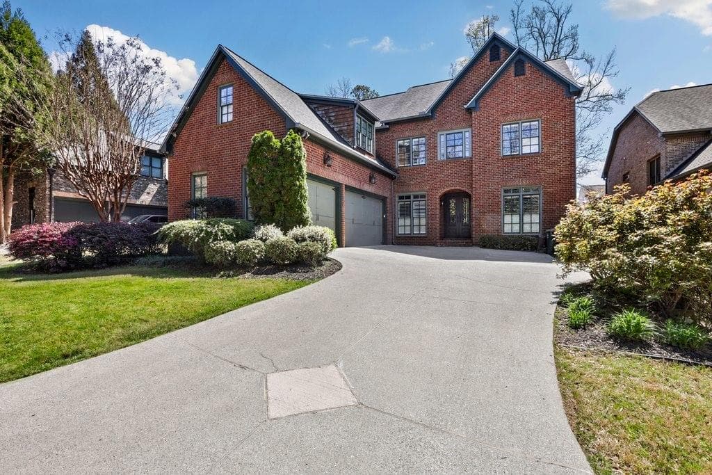 5 bedroom, 6 bathroom single family residence sold at 29 Cliftwood Drive, Sandy Springs, GA 30328