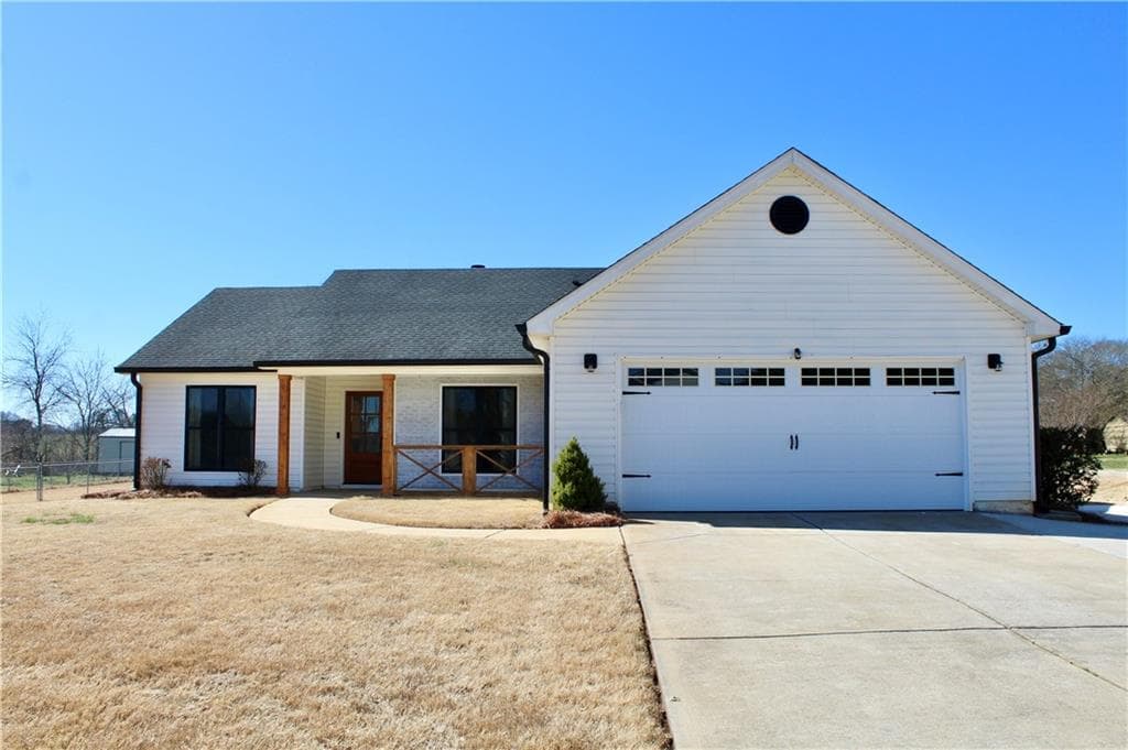 3 bedroom, 2 bathroom single family residence sold at 1315 Princess Drive, Winder, GA 30680