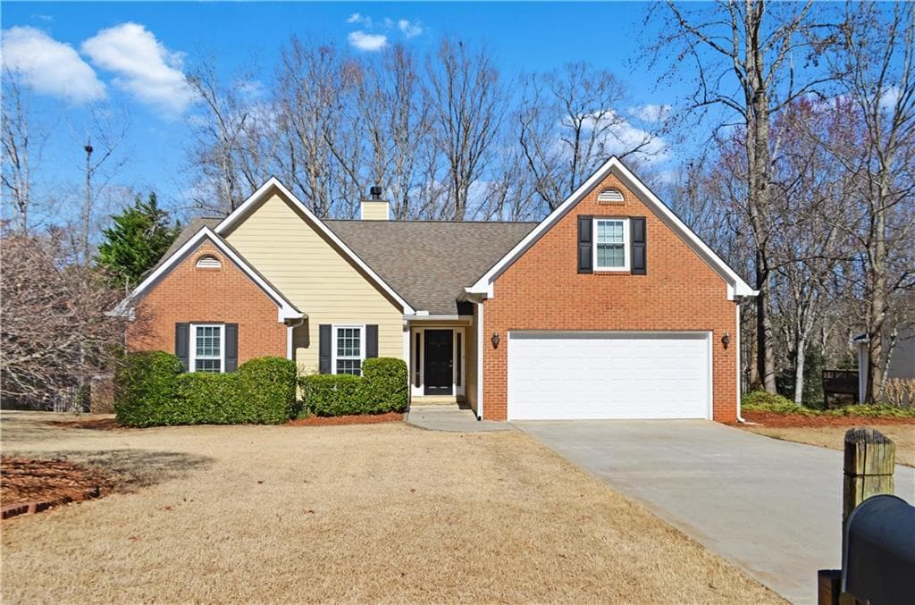 3 bedroom, 2 bathroom, 1,918 sq ft single family residence sold at 4260 Platinum Court, Hoschton, GA 30548