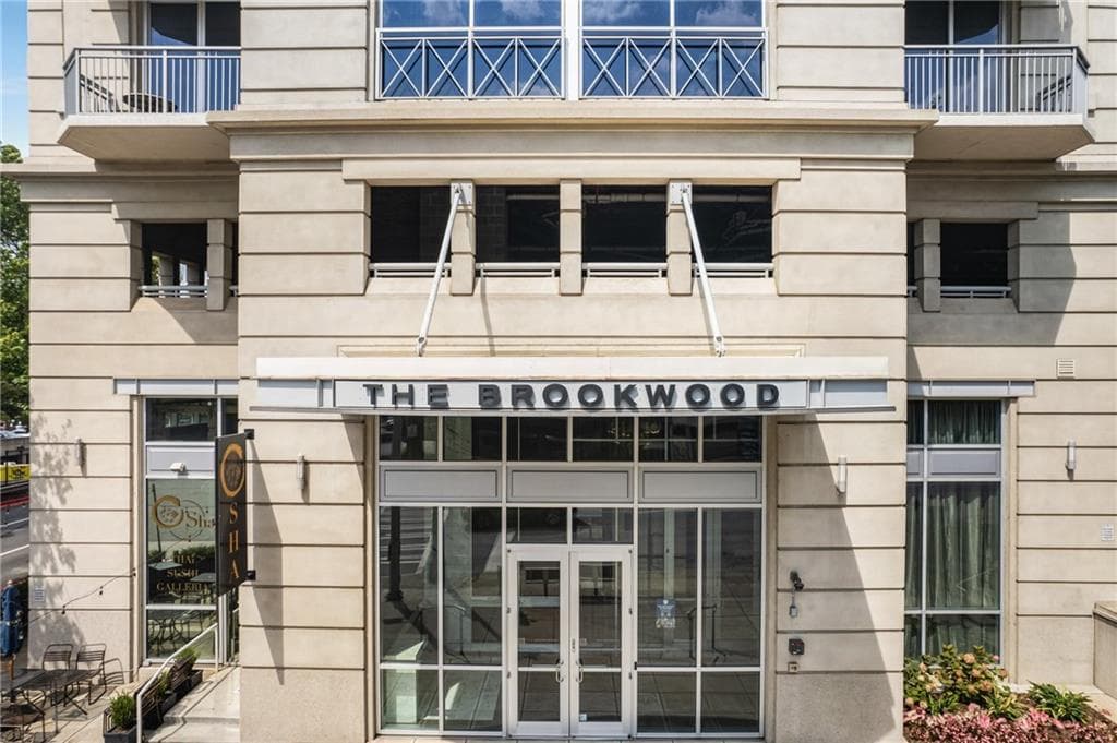 3 bedroom, 3 bathroom, 1,700 sq ft condominium sold at 1820 Peachtree Street 1215, Atlanta, GA 30309