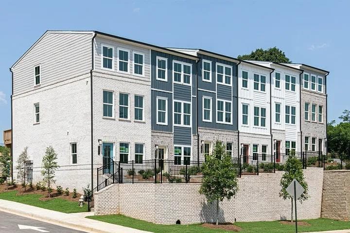3 bedroom, 5 bathroom townhouse sold at 373 Skylar Way, Atlanta, GA 30315