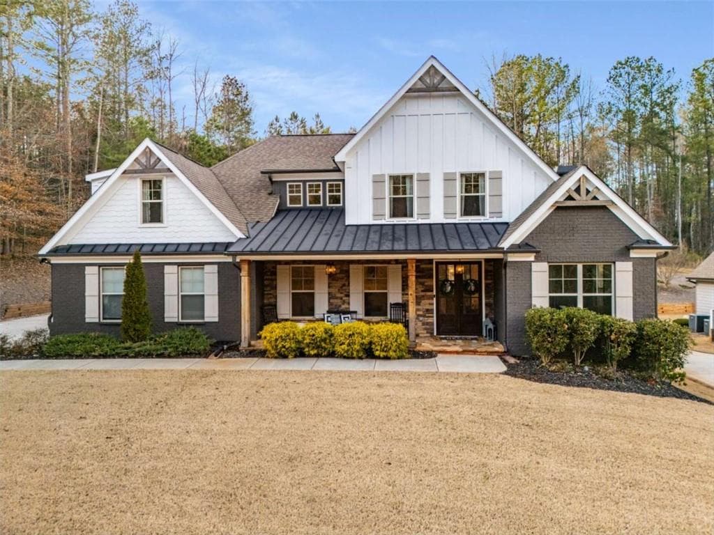 4 bedroom, 4 bathroom, 3,912 sq ft single family residence sold at 811 Walnut River Trail, Hoschton, GA 30548