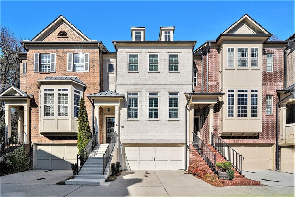 3 bedroom, 4 bathroom, 3,076 sq ft townhouse sold at 3693 Broughton Circle, Atlanta, GA 30339