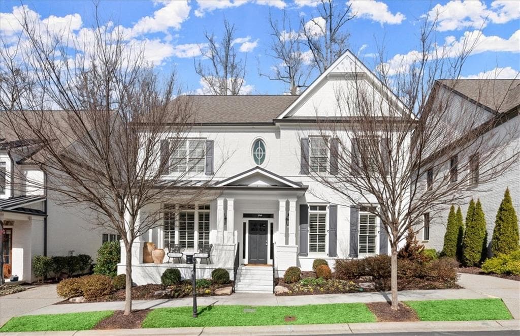 5 bedroom, 5 bathroom single family residence sold at 220 Chastain Park Drive, Atlanta, GA 30342