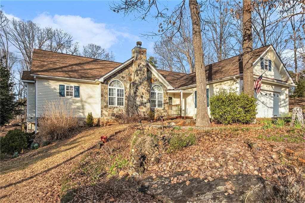 3 bedroom, 2 bathroom single family residence sold at 230 Creek View Drive, Hoschton, GA 30548