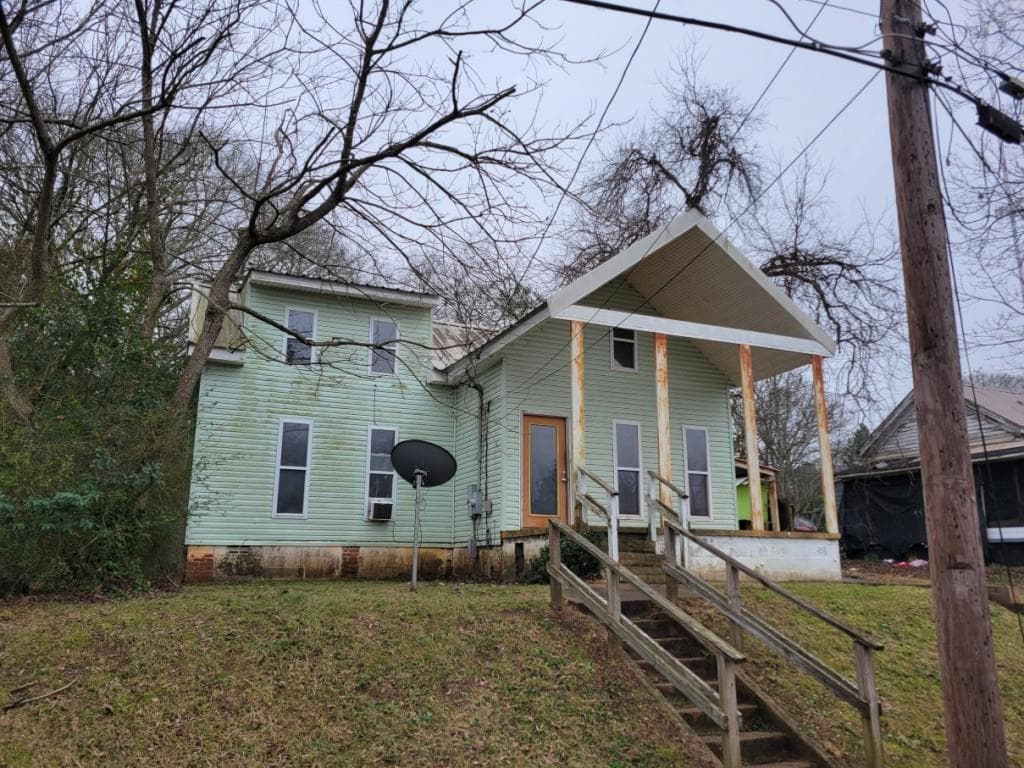 3 bedroom, 2 bathroom single family residence sold at 4 Louise Street, LaGrange, GA 30241