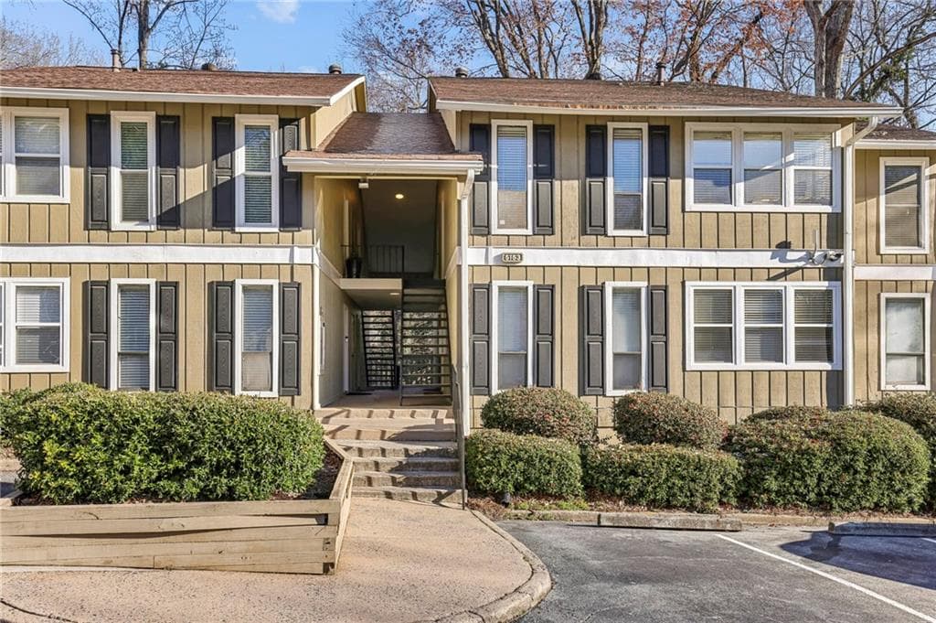 1 bedroom, 1 bathroom condominium sold at 5153 Roswell Road 10, Atlanta, GA 30342