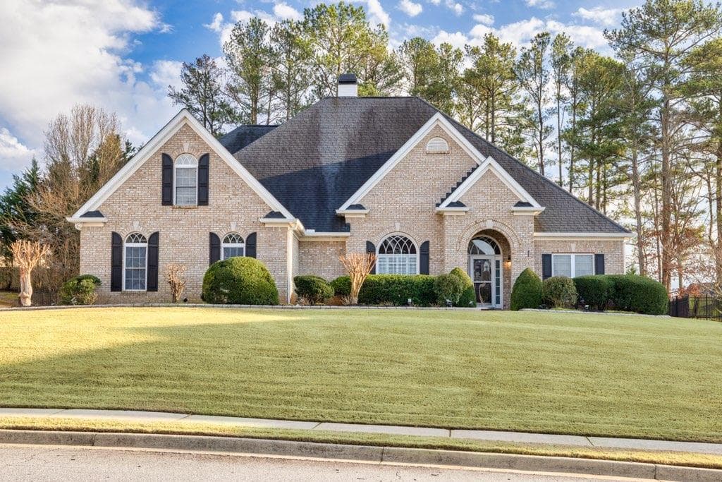 4 bedroom, 4 bathroom single family residence sold at 1525 Mount McKinley Drive, Grayson, GA 30017