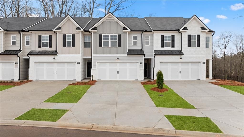 3 bedroom, 3 bathroom townhouse sold at 353 Sound Circle, Stockbridge, GA 30281