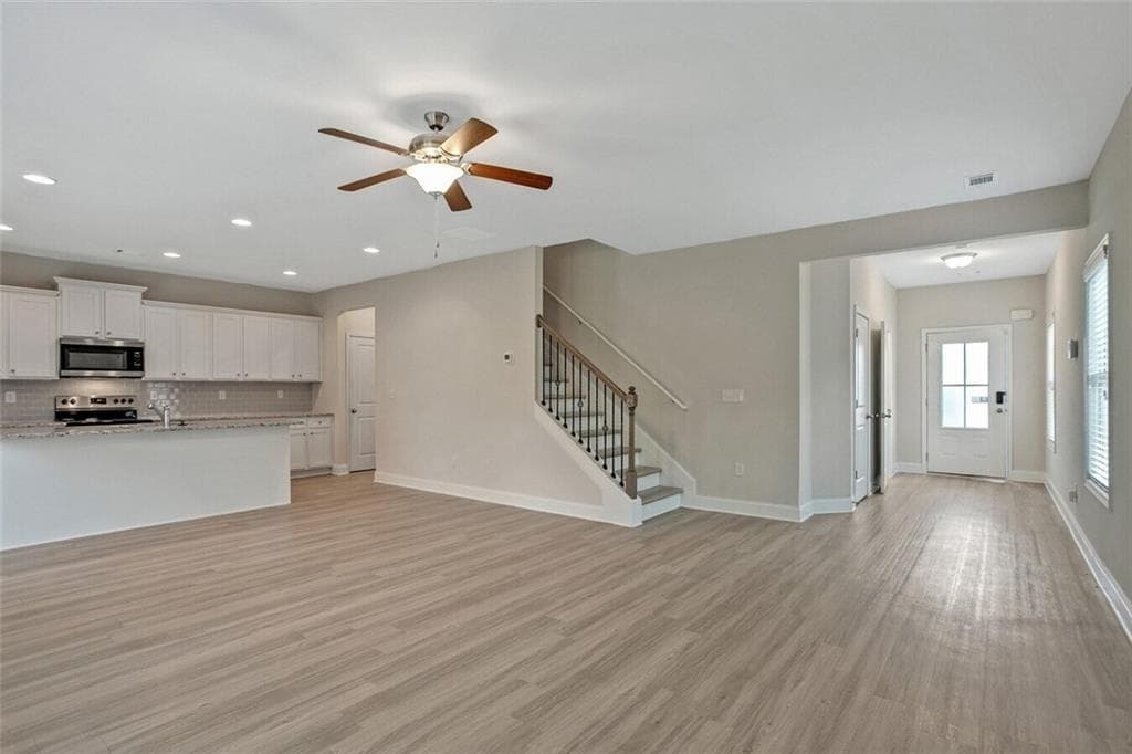 4 bedroom, 3 bathroom, 2,228 sq ft single family residence for rent at 112 Chase Landing Drive Stonewycke, Loganville, GA 30052 for $2,598 a month — photo 5