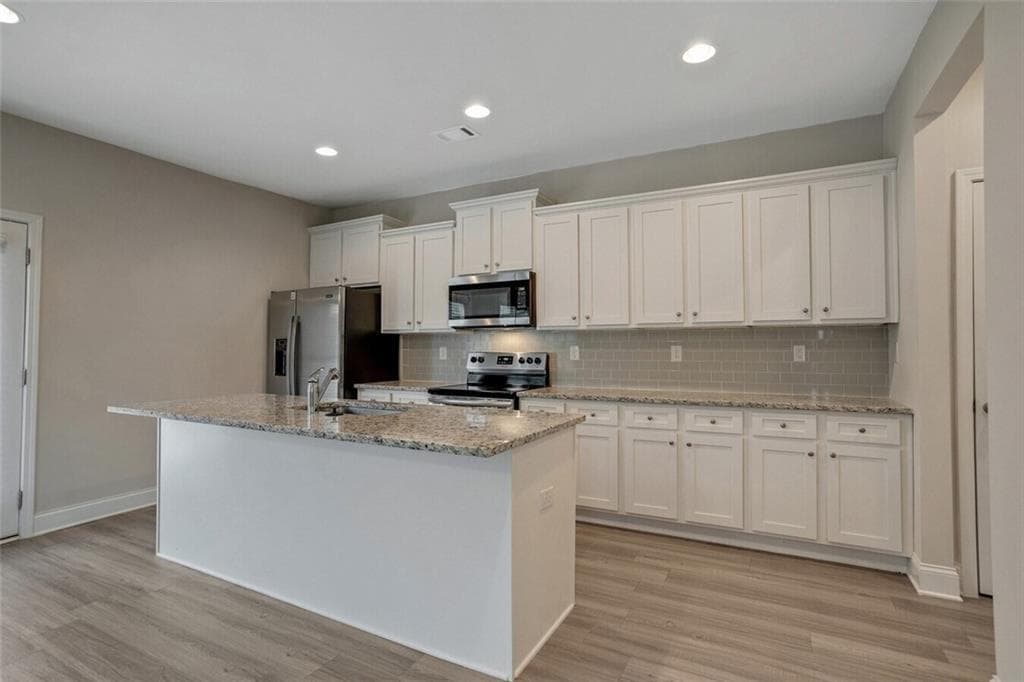 4 bedroom, 3 bathroom, 2,228 sq ft single family residence for rent at 112 Chase Landing Drive Stonewycke, Loganville, GA 30052 for $2,598 a month — photo 8